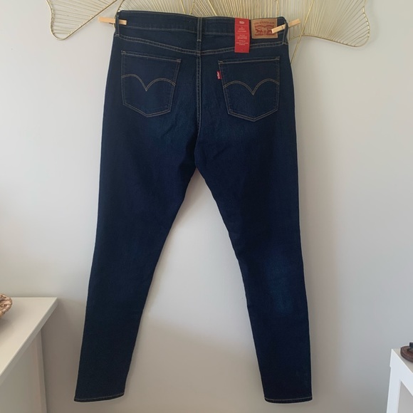 Levi’s 711 Dark Wash Skinny Jean - Picture 7 of 8